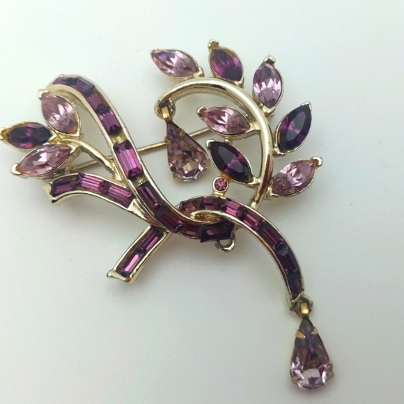 Vintage Jewelry - Vintage Purple Rhinestone Brooch